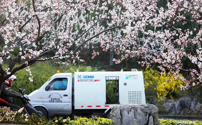 天游TY8线路检测中心路面养护车在华东某地风景区作业