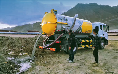 天游TY8线路检测中心吸污车在四川成都排污作业