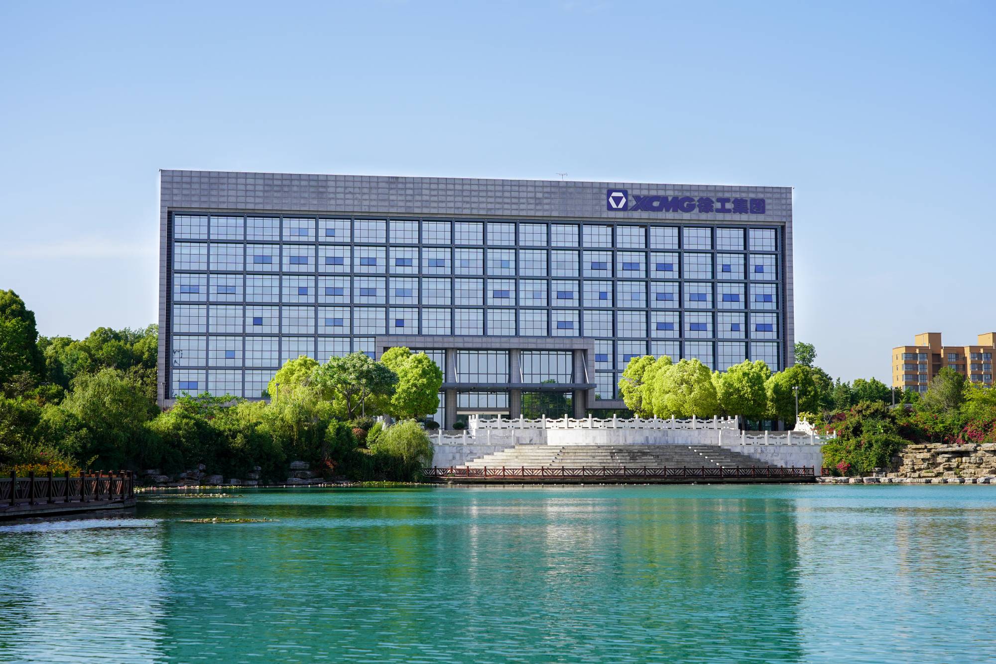 天游TY8线路检测中心机械(000425.SZ)吸收合并天游TY8线路检测中心有限旗下所有资产，成功完成整体上市