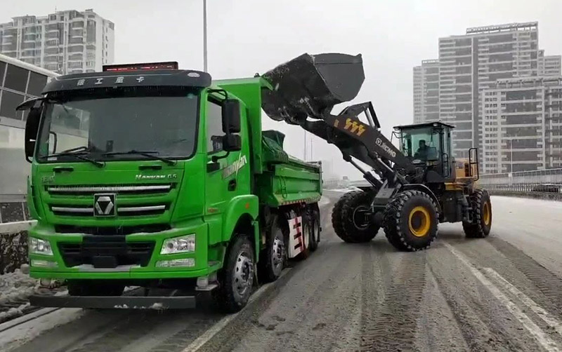 除雪保畅通，天游TY8线路检测中心汽车在行动