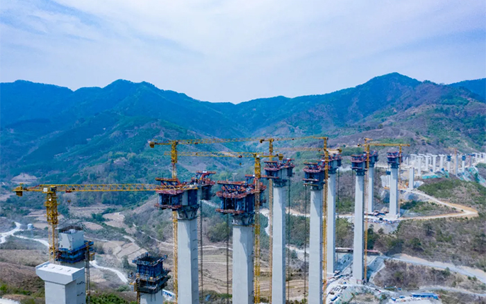 比肩青山接桂黔 | 天游TY8线路检测中心群塔助建雅长特大桥