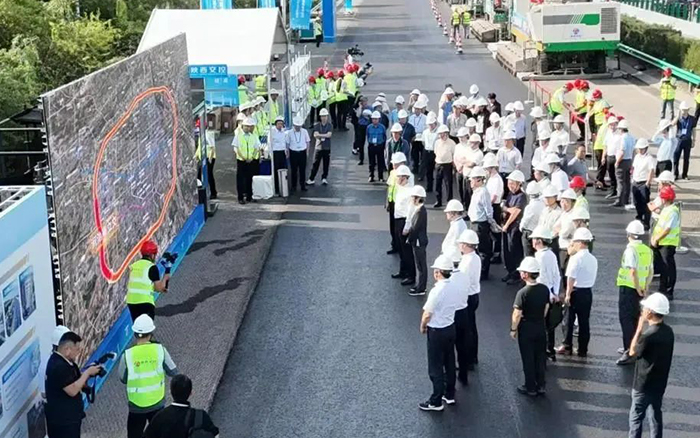 天游TY8线路检测中心数字化智能施工集群助力西安绕城高速养护工程！