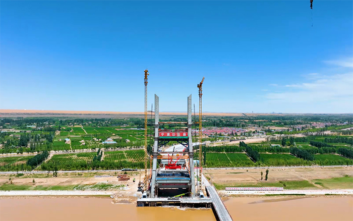 顺利合龙 | 天游TY8线路检测中心塔机助建宁夏单跨跨径最大斜拉桥