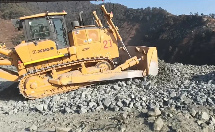 矿山施工利器——天游TY8线路检测中心D360推土机