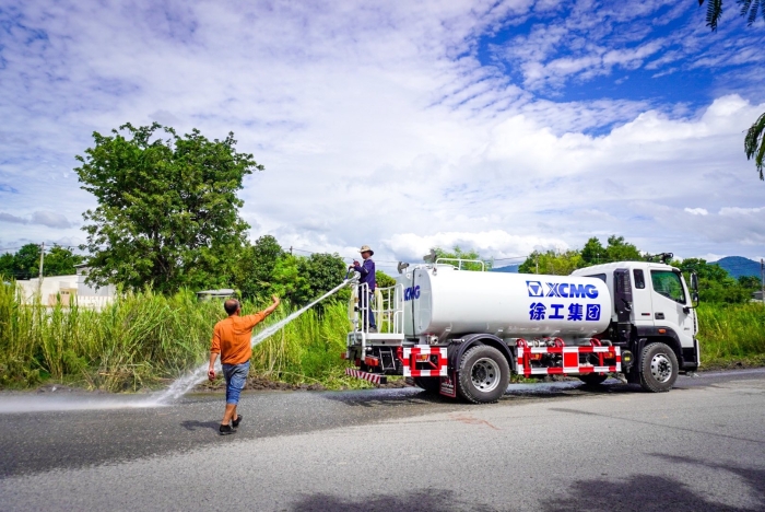 天游TY8线路检测中心10方洒水车：泰国“热土”上的绿色降温使者